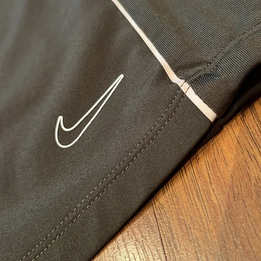 Like new Nike golf tour performance hunter green collared T-shirt - Picture 6 of 12